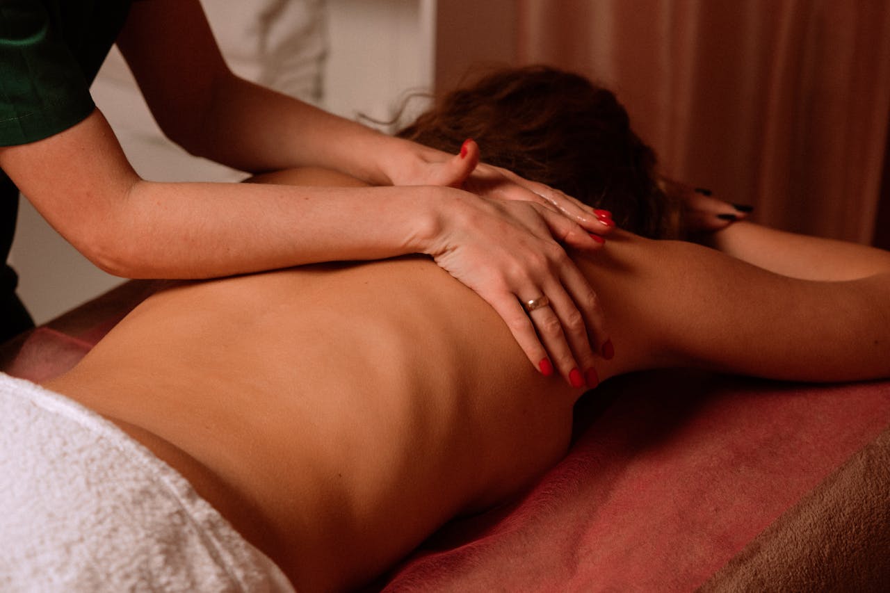 Massagem relaxante para aliviar tensões e estresse