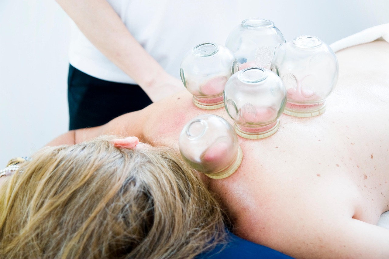 Massagem com ventosas para alívio muscular